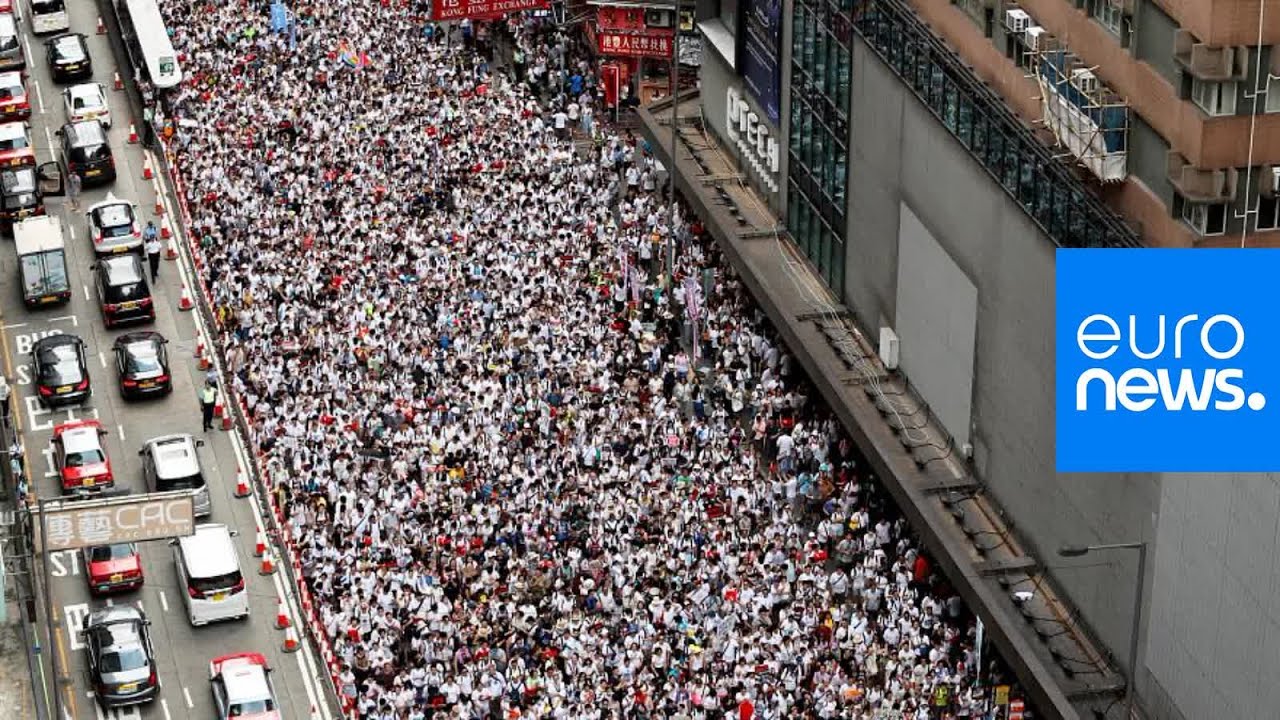 Hundreds of thousands march against extradition bill in Hong Kong