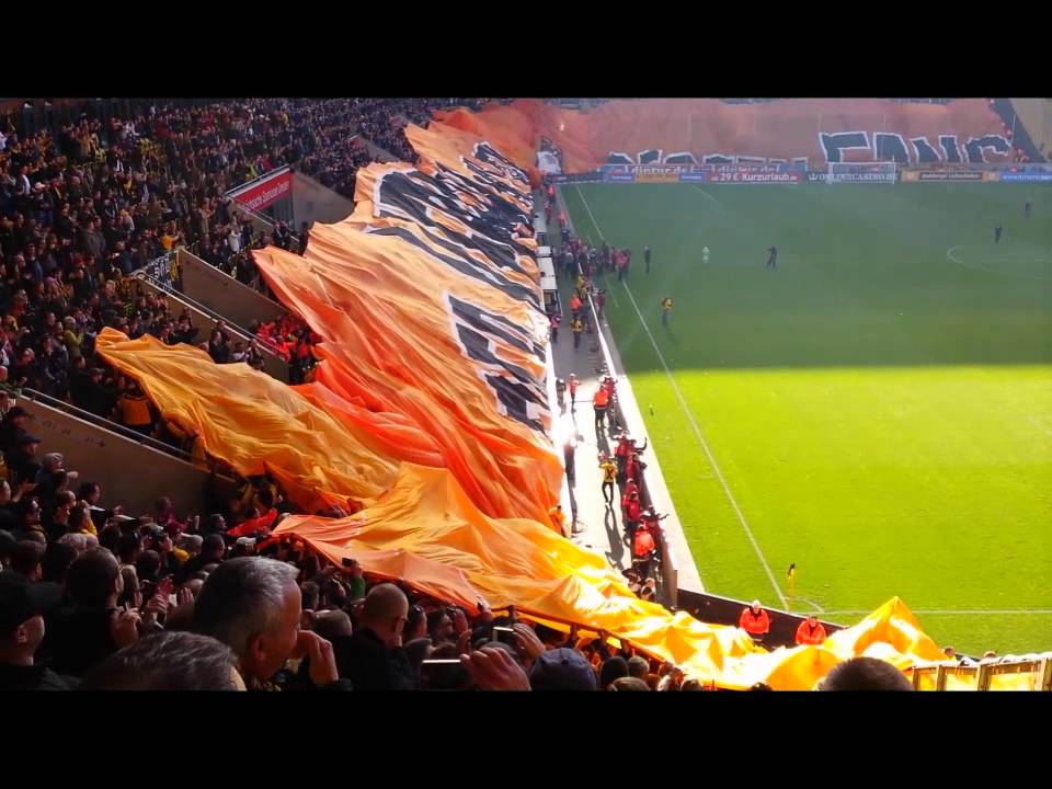 Dynamo vs  Magdeburg mit Mega Choreo