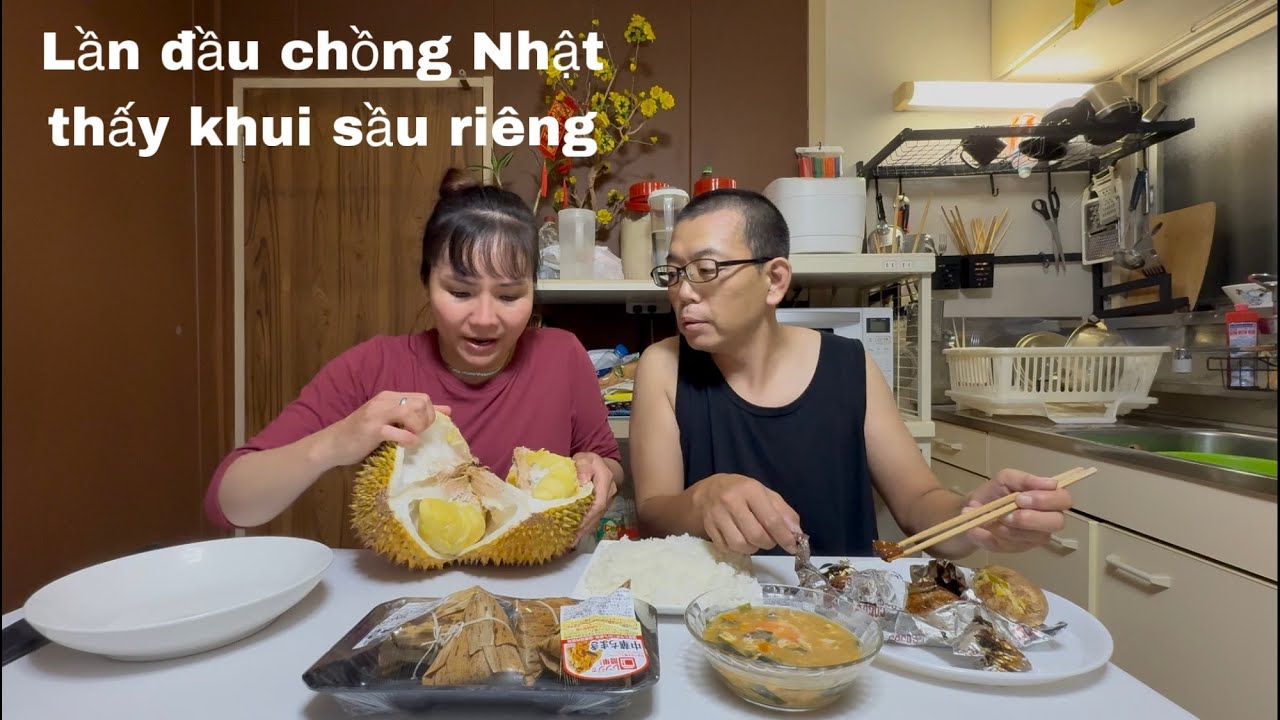 Lần đầu tiên trong đời tận mắt thấy khui sầu riêng anh chưa từng ăn mẹ chồng cũng vậy