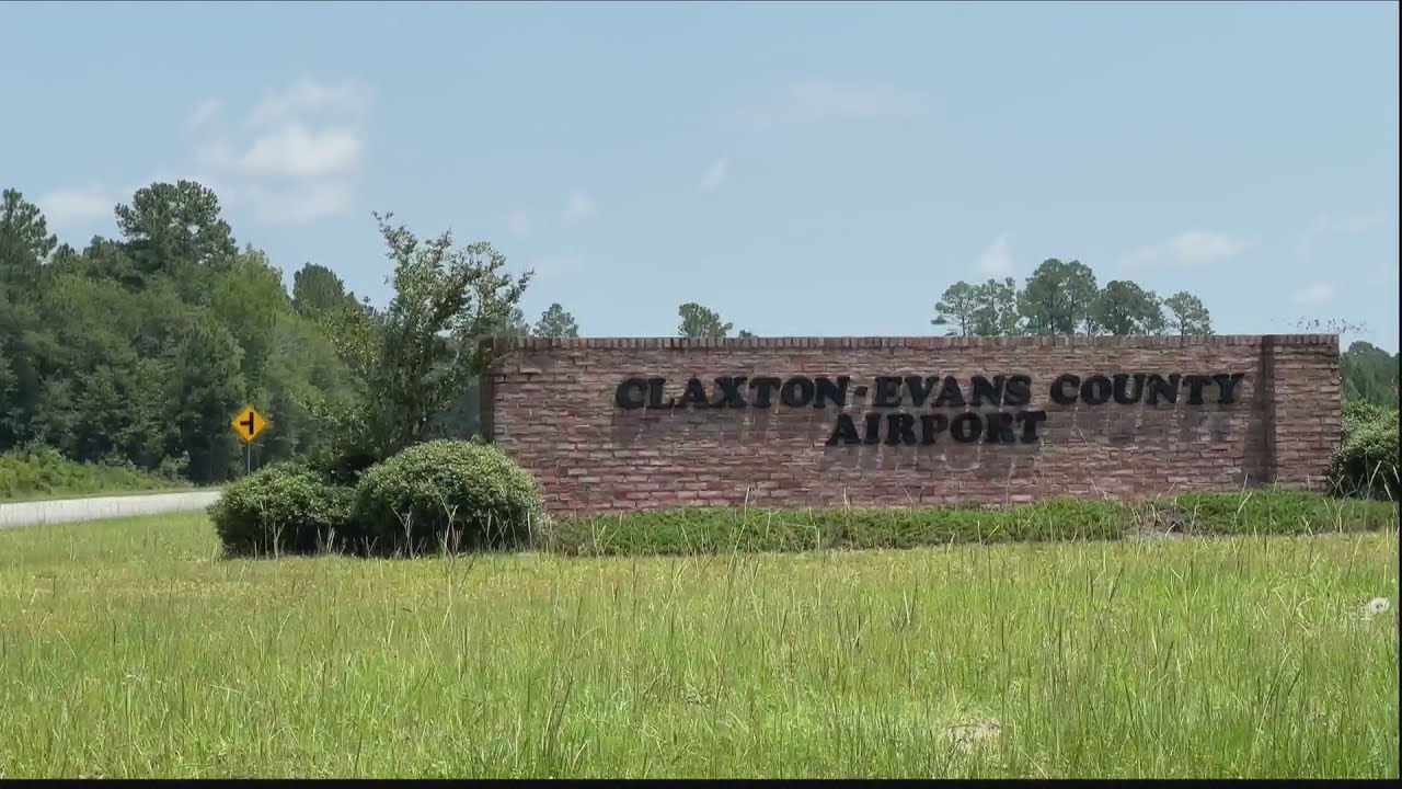 3 killed in plane crash near Claxton-Evans County Airport