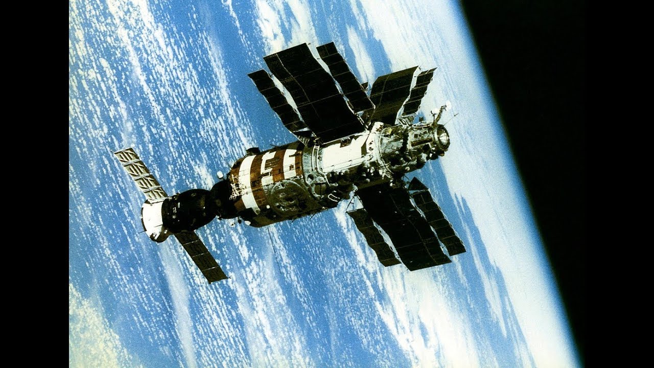 Советская космическая пушка — вооружённая космическая станция