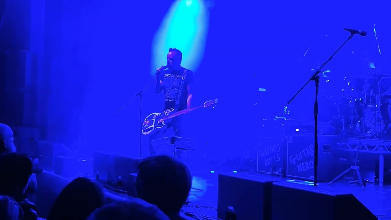 Peter Hook and The Light. 