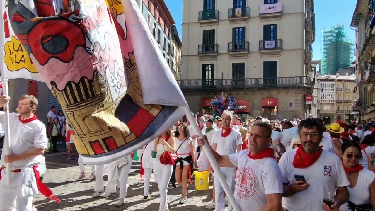 Sanfermines Pamplona 2022 Pe&ntilde;as en la calle Estafeta