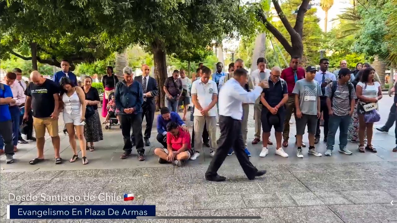EVANGELISMO EN LA PRINCIPAL PLAZA DE SANTIAGO, CHILE 🇨🇱 PASTOR HUGO ALBORNOZ