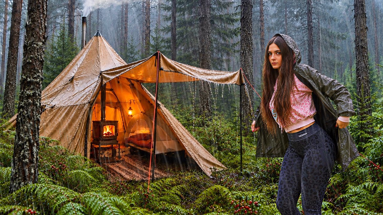 🌧️⚡ ОДНА В ЛЕСУ под проливным дождём и грозой с моим котом | Уютная палатка, дровяная печь, АСМР