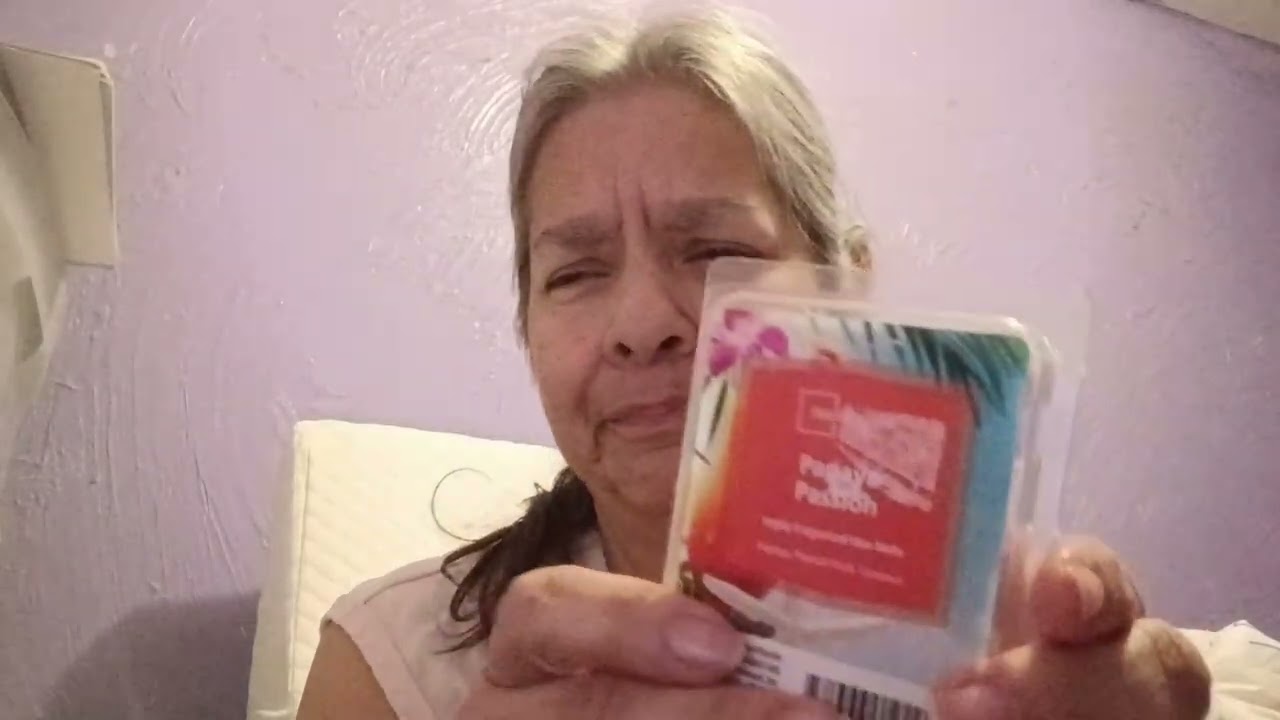 February 24 wax melting challenge. I chose retail wax for today. 