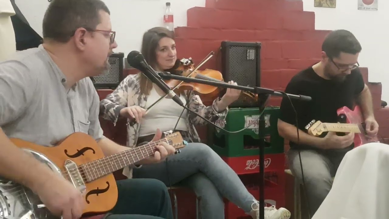 20260212 213511 Fenntartható Fejlövés koncert a Bonyai étteremben.