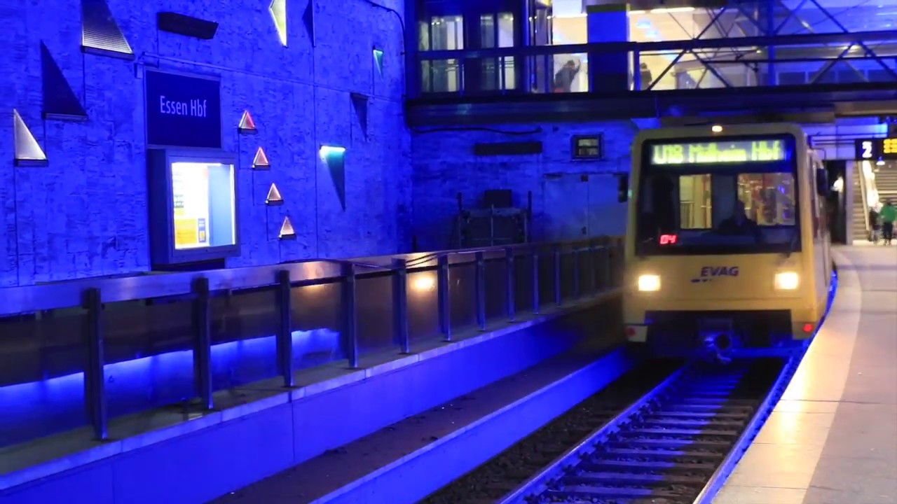 Einfahrende U Bahnen im Essener Hauptbahnhof