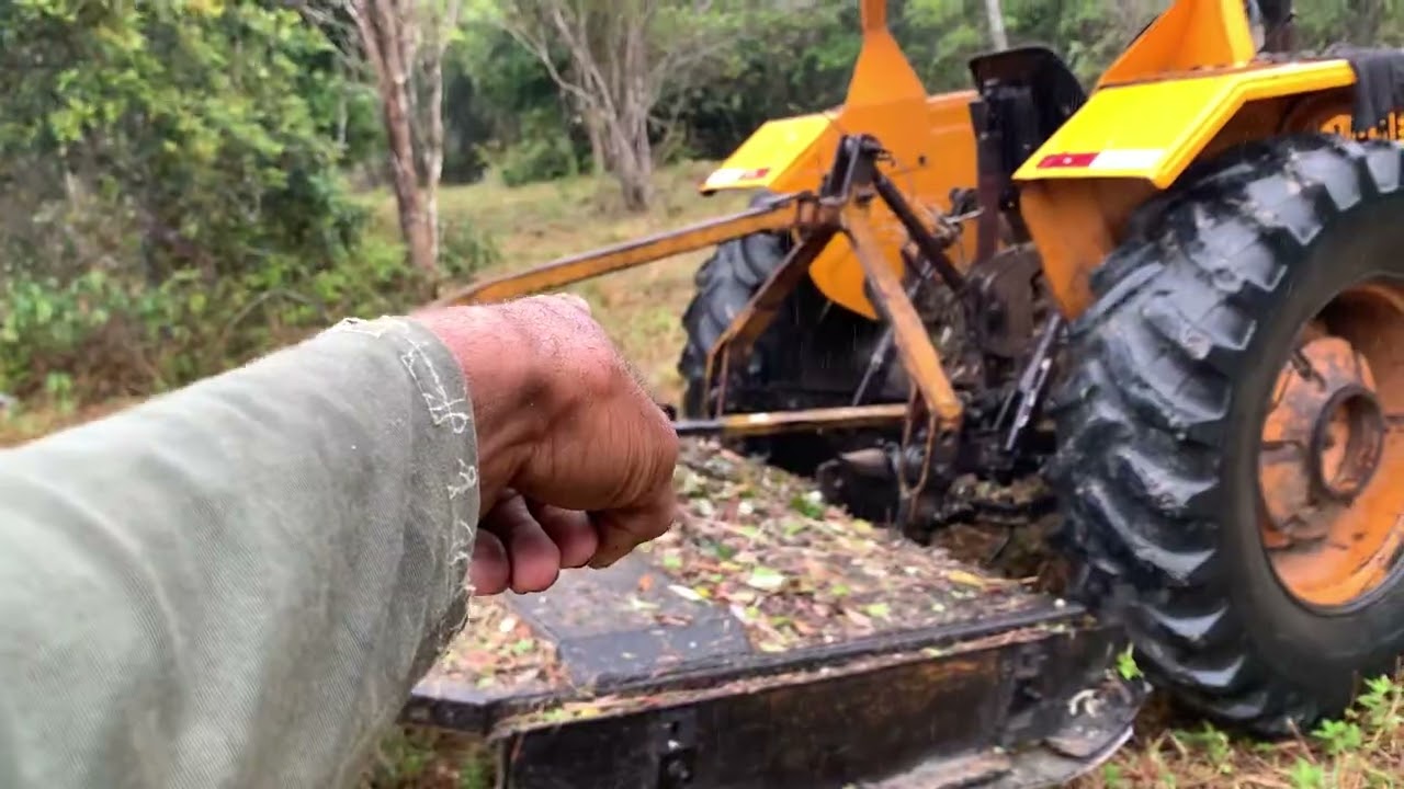 Roçadeira queimando embreagem ou torcendo cardam?. Pode ser isso