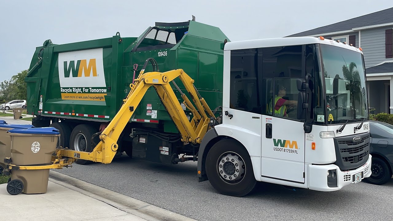 WM Freightliner Econic Heil Python Side Loader Garbage Truck