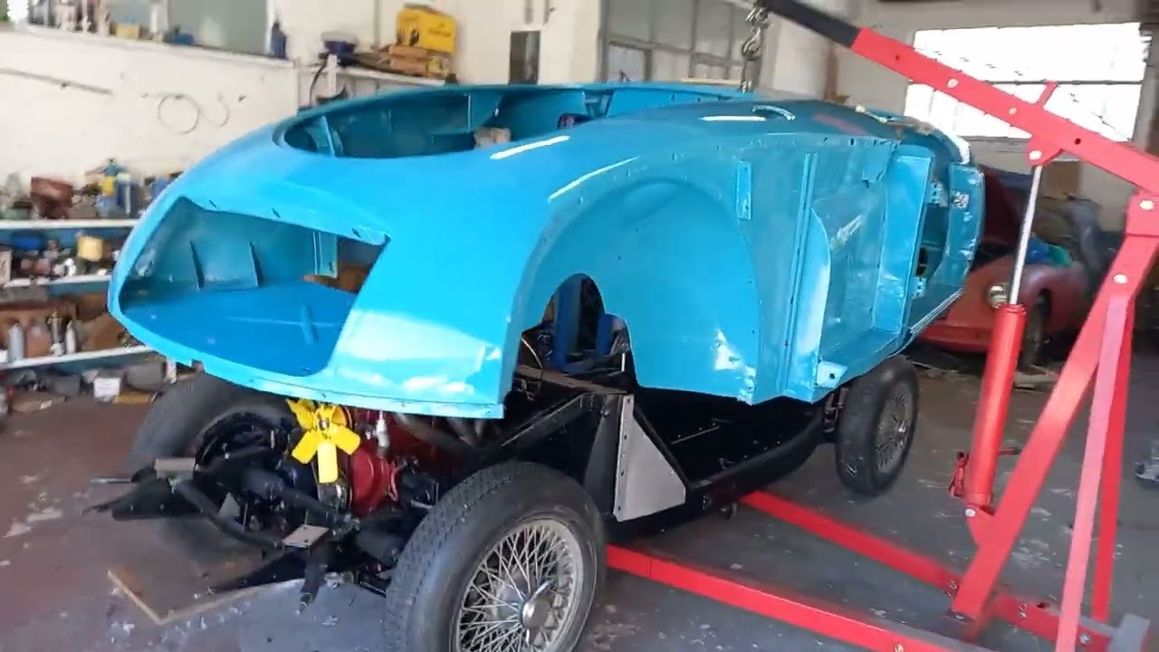 MGA 1500 Merriage of chassis, engine and body. MGA 1500 Hochzeit von Karosserie und Fahrgestell