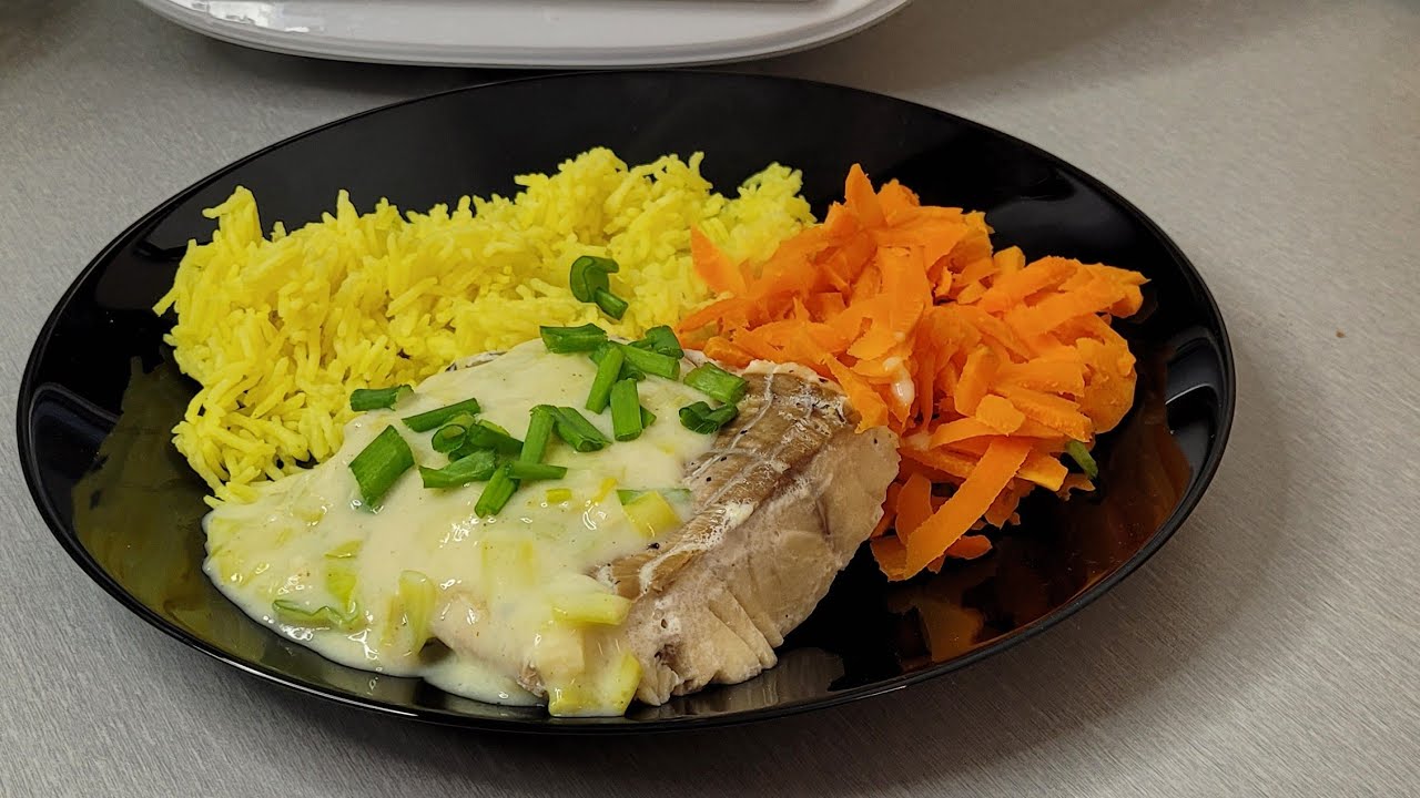 Ryba w innym wydaniu. Dorsz gotowany w mleku z sosem porowym i dodatkami z Thermomix #paulitawita