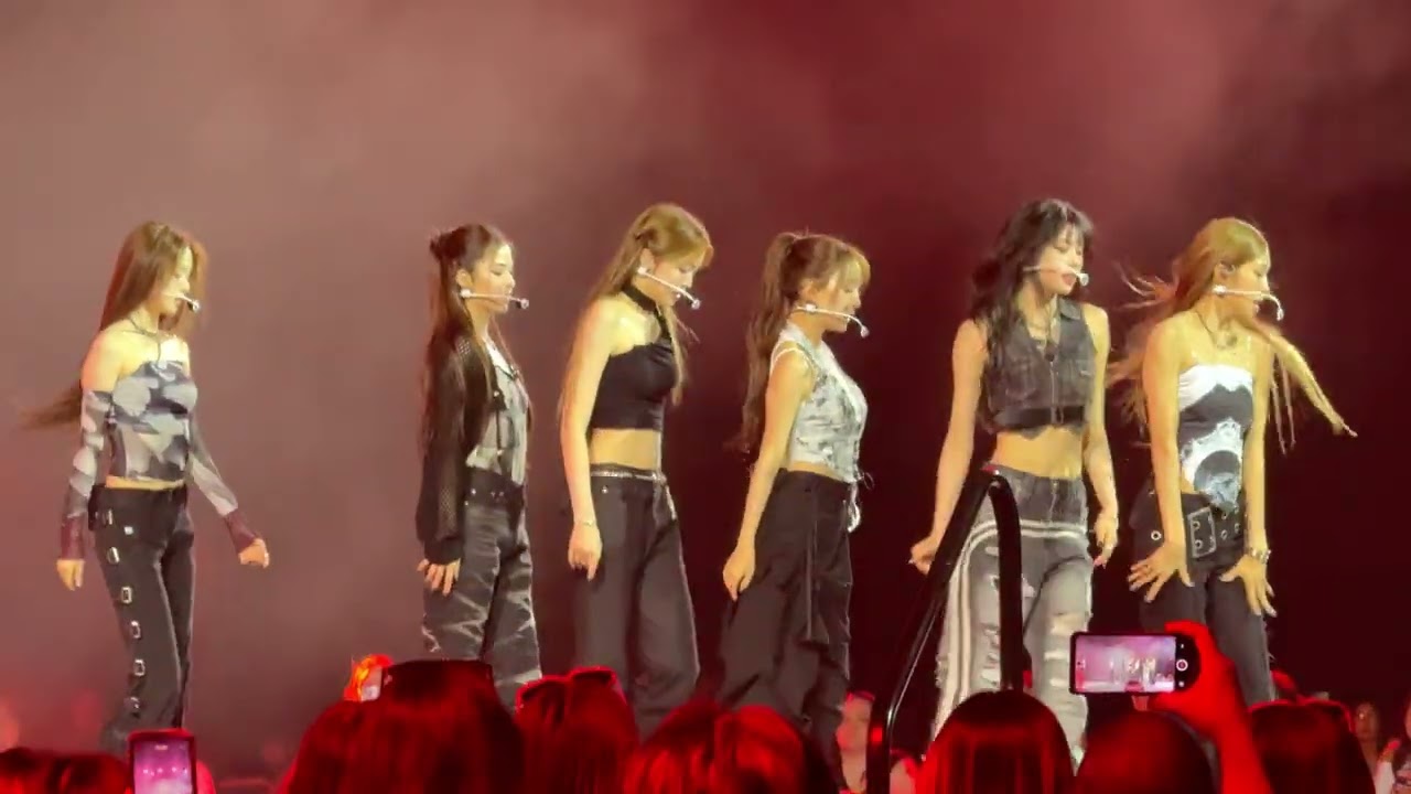 [4K] IZNA (이즈나) - Sass (From SWF) | 250801 | KCON LA ARTIST STAGE 2025 | Los Angeles | 4K Fancam