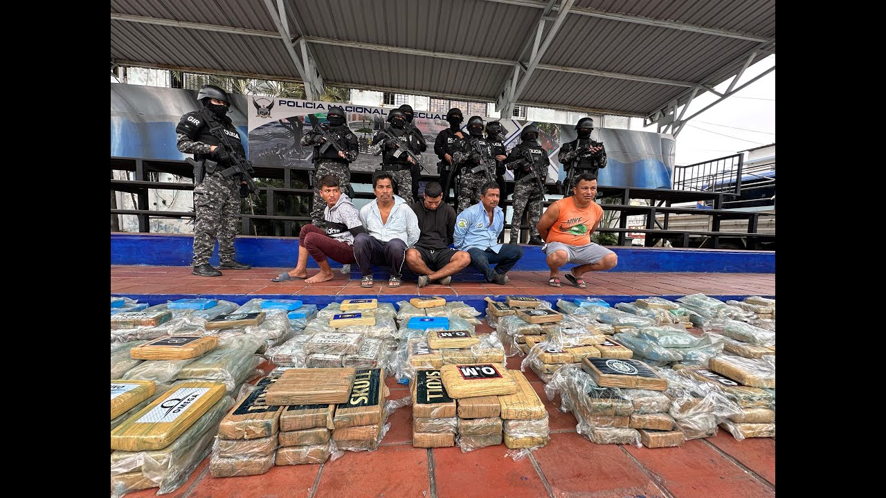 BLOQUE DE SEGURIDAD LE TUMBA 3 TONELADAS DE DROGA A MAFIA ALBANESA, ESTA ESTABA EN CAJAS DE BANANO