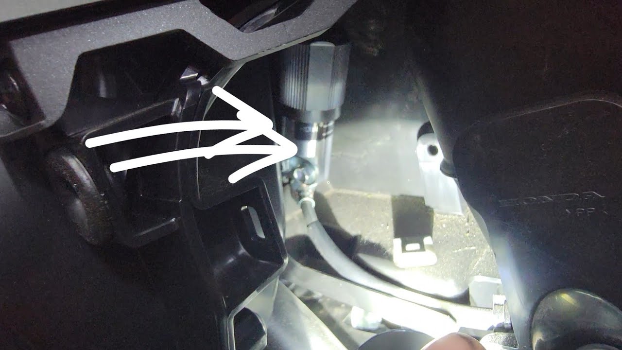 This is how to adjust the suspension on a 2018 & up standard Honda GoldWing DCT Bagger