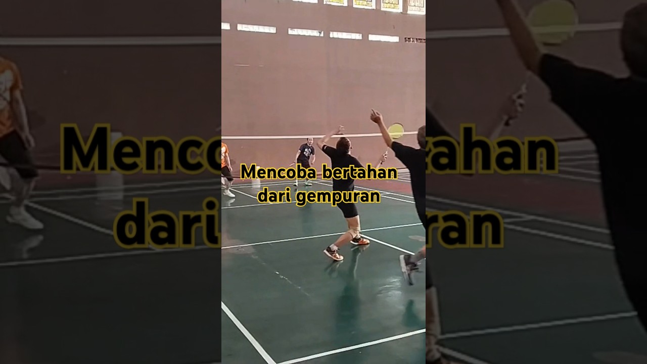 Mencoba bertahan dari gempuran #badminton #badmintolovers #badmintonpemula #badmintonfunny