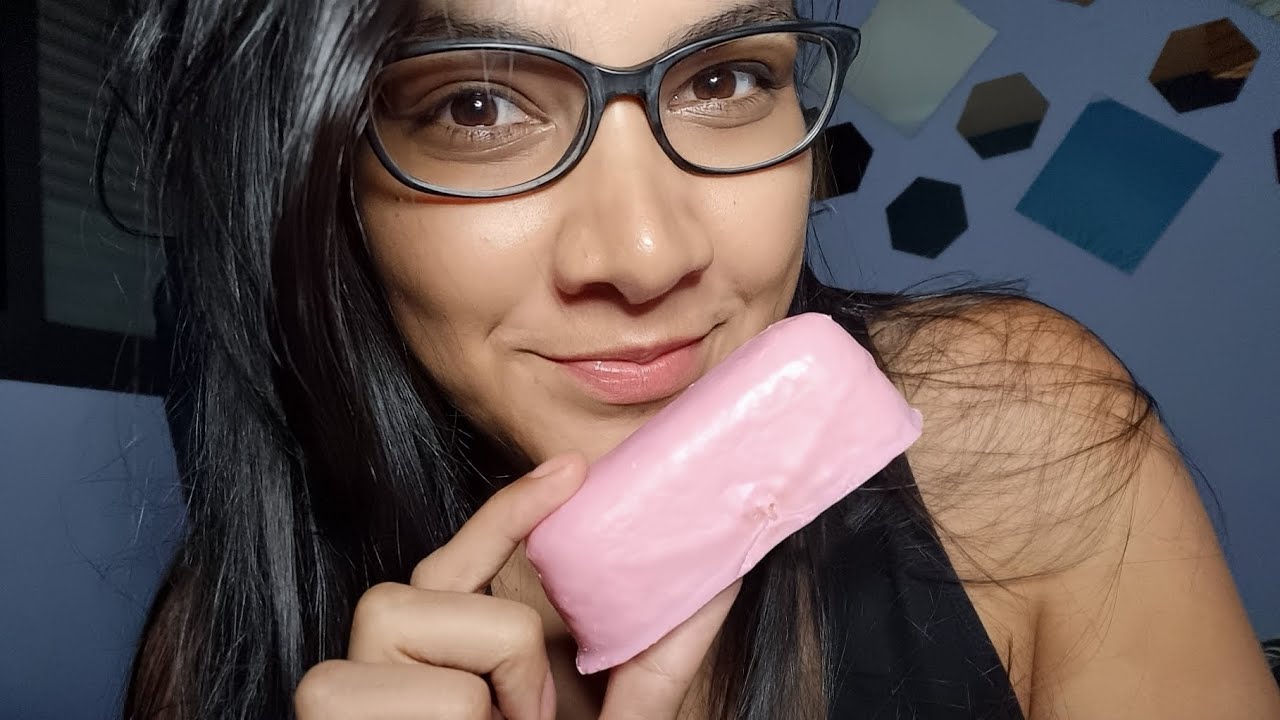 ASMR comiendo flaminguito cremoso + te cuento historia del día + leo historia al final