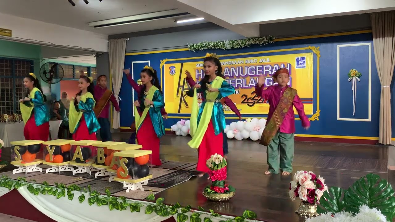 Tarian Selamat Datang dan Ayam Didik(Hari Anugerah Akademik 2022/2023) - SK Bukit Jalil