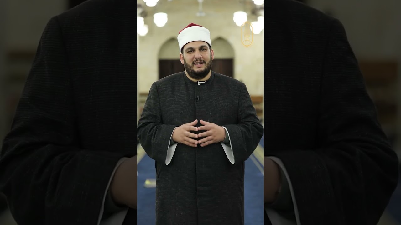 الشيخ رضا كامل توفيق، الطالب بالفرقة الثالثة بكلية القرآن الكريم، في أول إمامة له بالجامع الأزهر