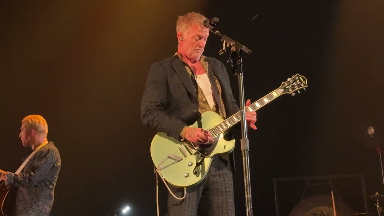 Queens of the Stone Age - Easy Street (new song - live @ Fox Theatre, Detroit / Catacombs Tour 2025)