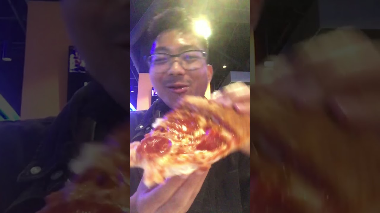 Trying Round One Pizza | Review | RealistEats #shorts
