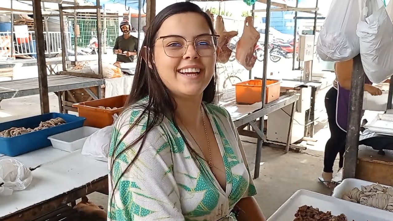 MÔNICA E MONIQUE DA BUCHADA NA FEIRA LIVRE DE SANTA CRUZ DO CAPIBARIBE PERNAMBUCO
