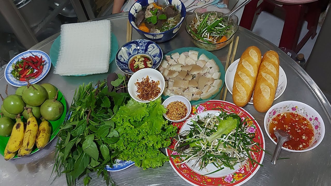 Hôm nay vợ chồng thèm hủ tiếu nên mình nấu hủ tiếu ăn cả nhà mình ơi 