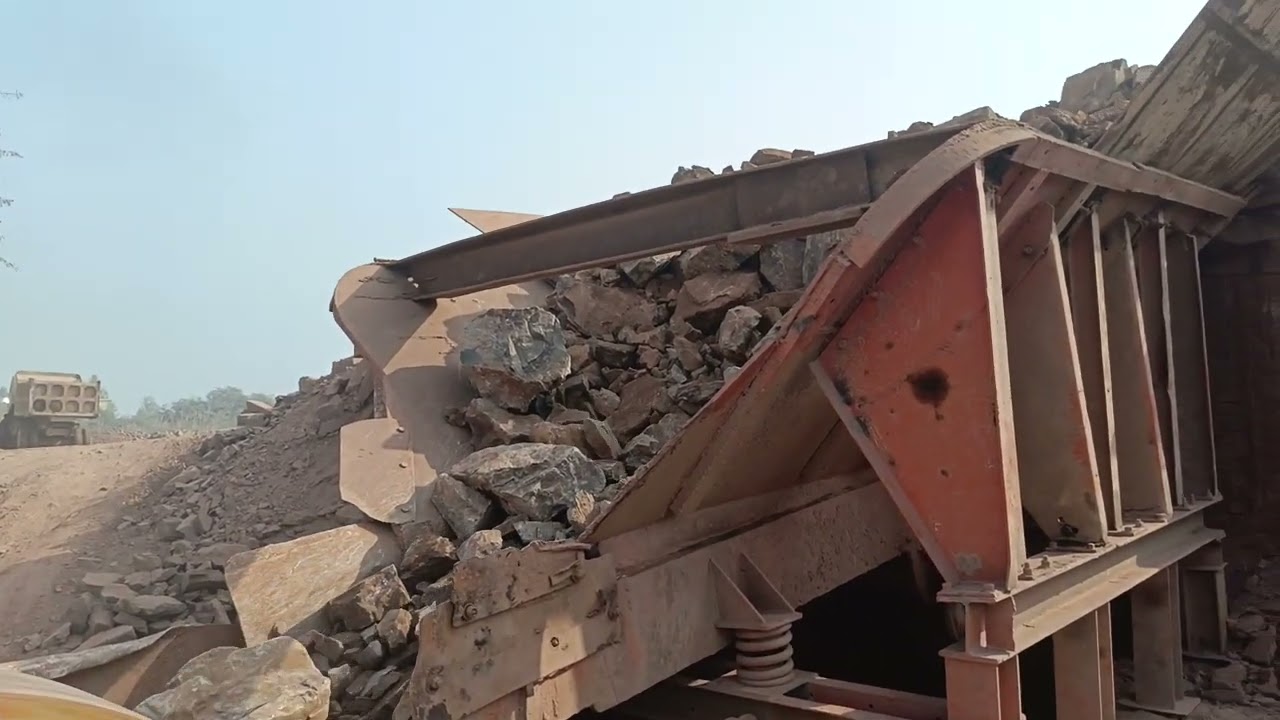 speed jaw crusher working! Big rock crusher:#jawcrusher @RockCrushing786