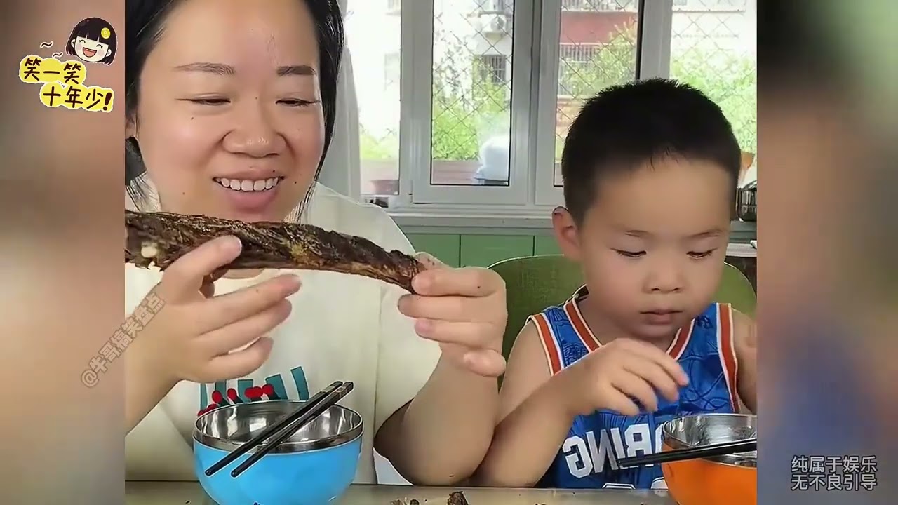笑得肚子疼母子搞笑对话，土豆太淘气了，让妈妈彻底无语！
