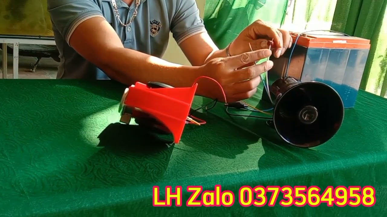 Còi lùi, xi nhan tiếng người nói độc đáo. Âm thang trong, to rõ