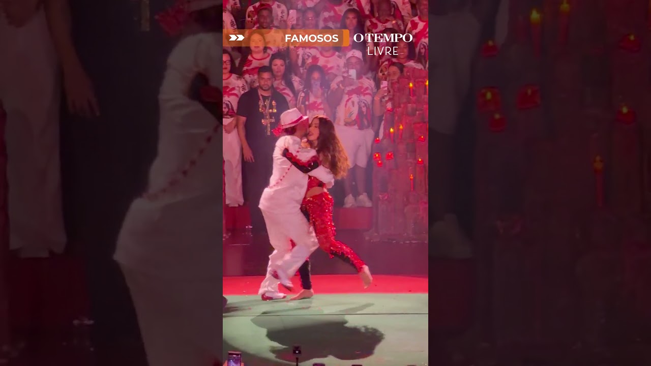 Anitta se joga no samba em noite de coroa&ccedil;&atilde;o na Grande Rio
