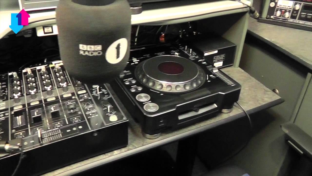 Behind the Scenes of Radio 1's Official Chart with Reggie Yates 24-02-12 | Official Charts