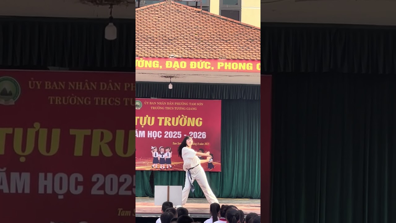 Trang quyên lớp 7A THCS TƯƠNG GIANG 