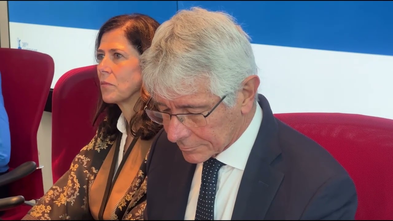 Cagliari apre la 38ª America's Cup: prima regata preliminare nel Golfo degli Angeli