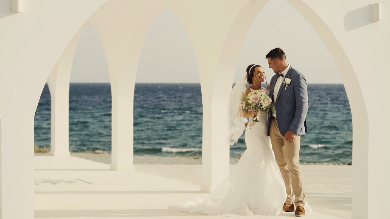 L U C Y     &     H E N R Y - Asterias Beach Hotel