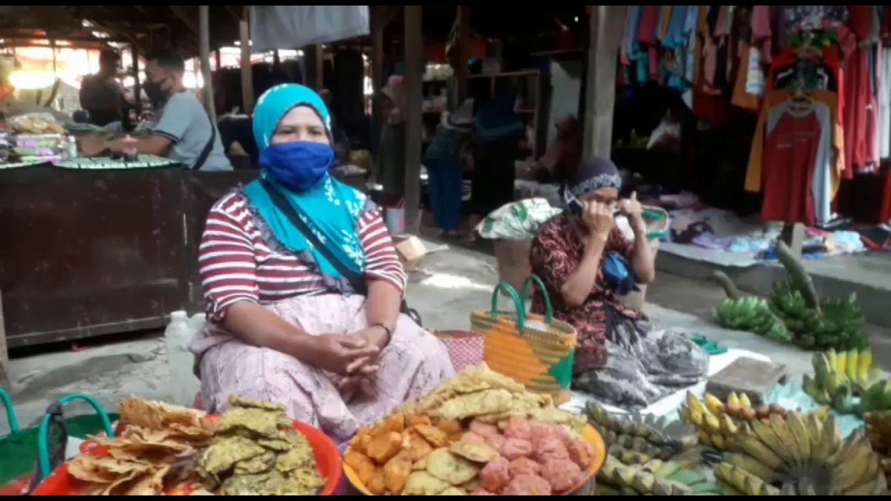 Aktifitas pasar tradisional Jambon  Kecamatan Jambon Ponorogo, Kamis (28/1/2021) dibuka kembali