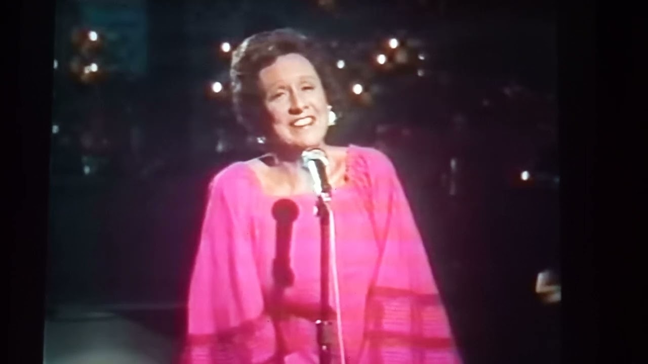 Jean Stapleton performs 