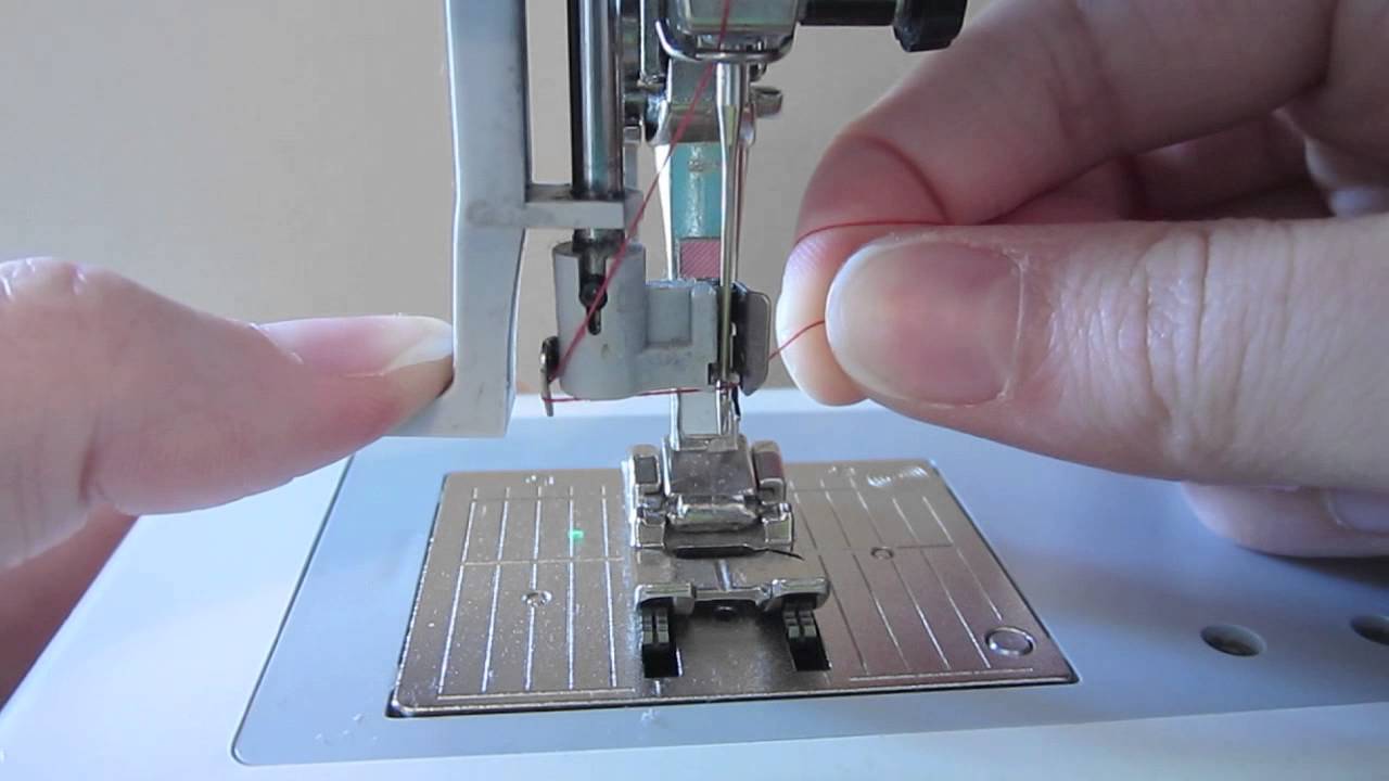 Как заправить нитку в швейную машину Bernina