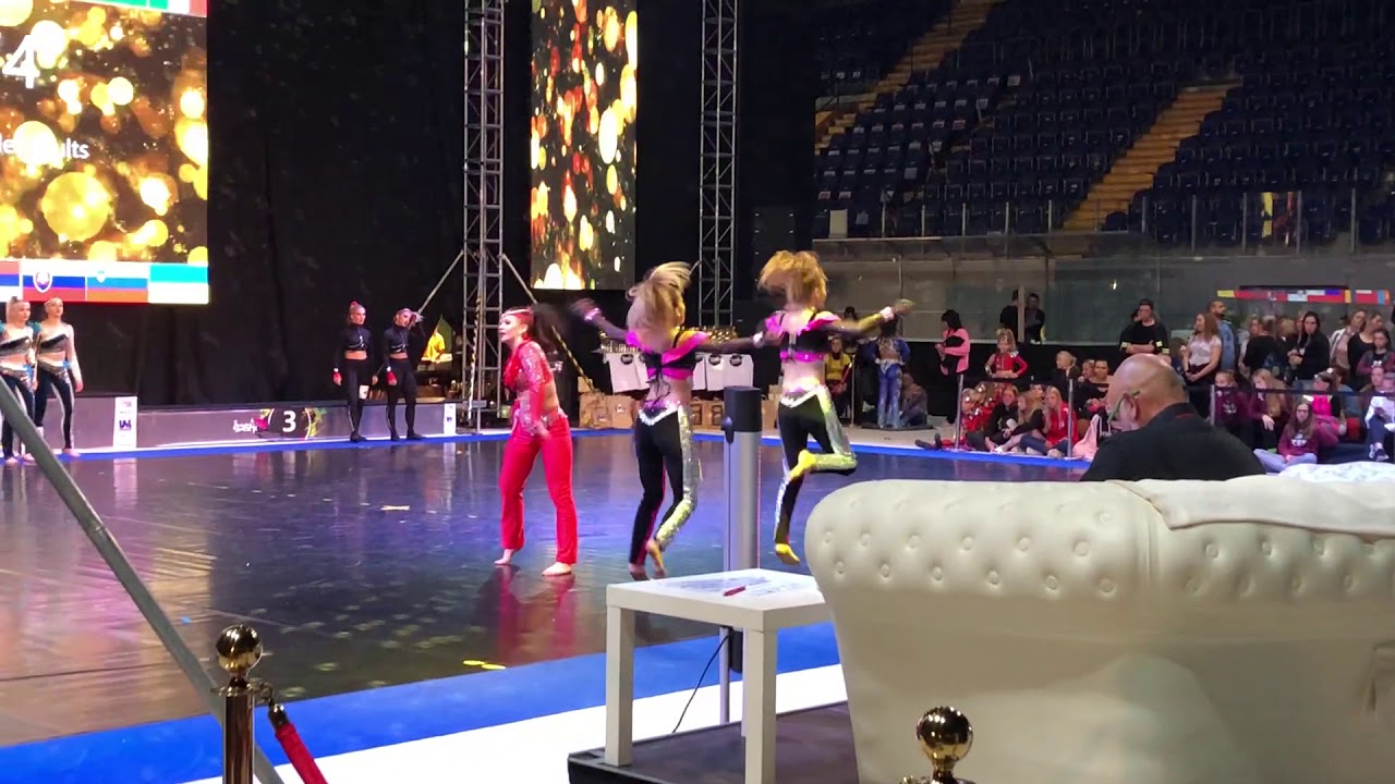 Jumping - Sára Bútorová, Barbora Sedláková