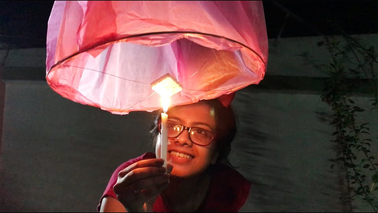 How To Launch & Light Sky Lanterns in Kolkata Festival, India || Fanus-2017