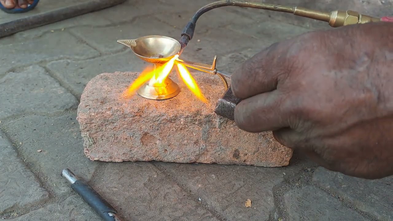 #दीपक पर #पीतल की #वेल्डिंग
