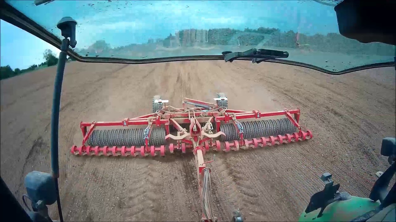 Agrotron 120 an Ringelwalze mit Crossboard