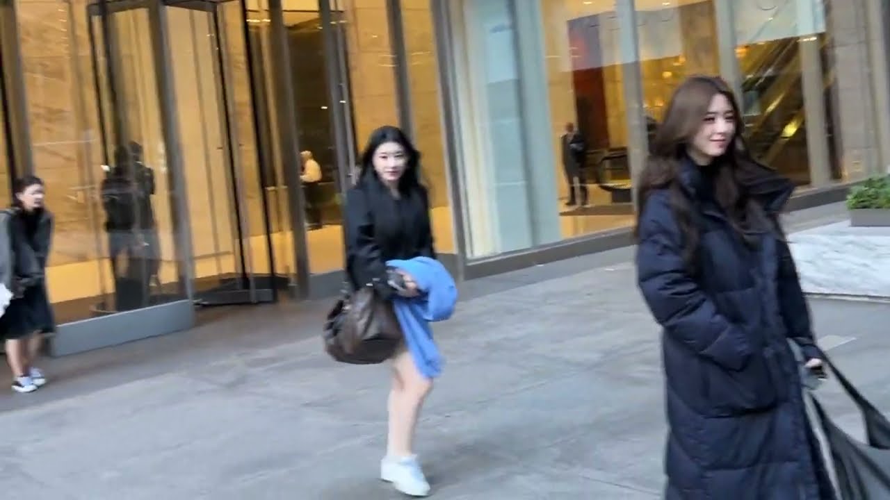 ITZY Girl Group Braves The Cold Weather in NYC! #itzy #yeji #lia #ryujin #chaeryeong #yuna #beauty