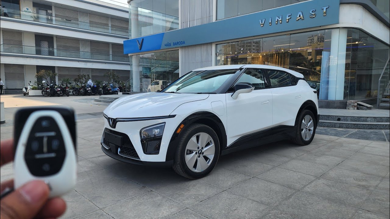 This EV Feels Premium! VinFast VF7 Base Variant Detailed Review India 🇮🇳⚡