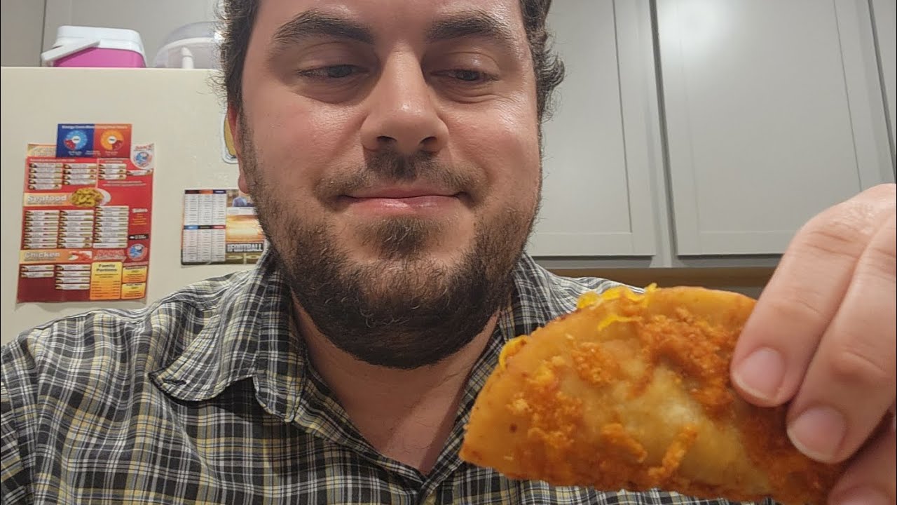 Midnight review #2: Taco Bell Chicken Bacon Street Chalupa and Chocolate Fudge Empanada