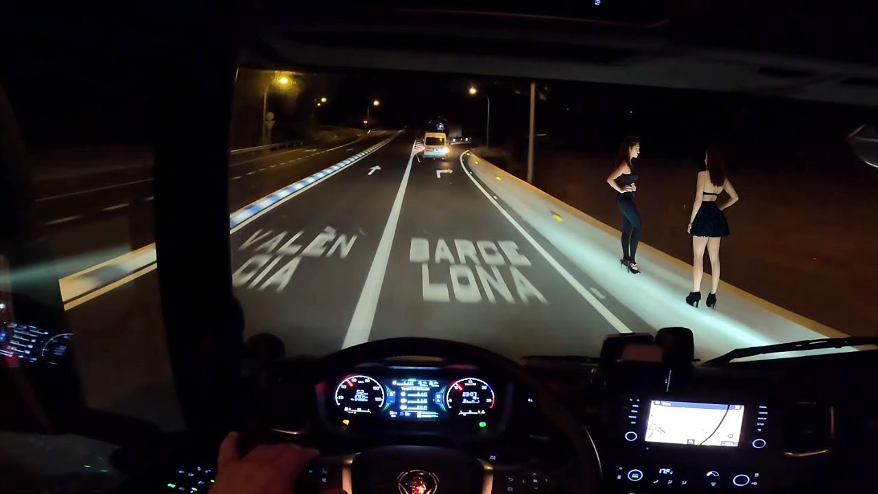 Представьте себе 9 ЧАСОВ езды в одиночестве по этим ДОРОГАМ ночью... Сможете ли вы выжить?