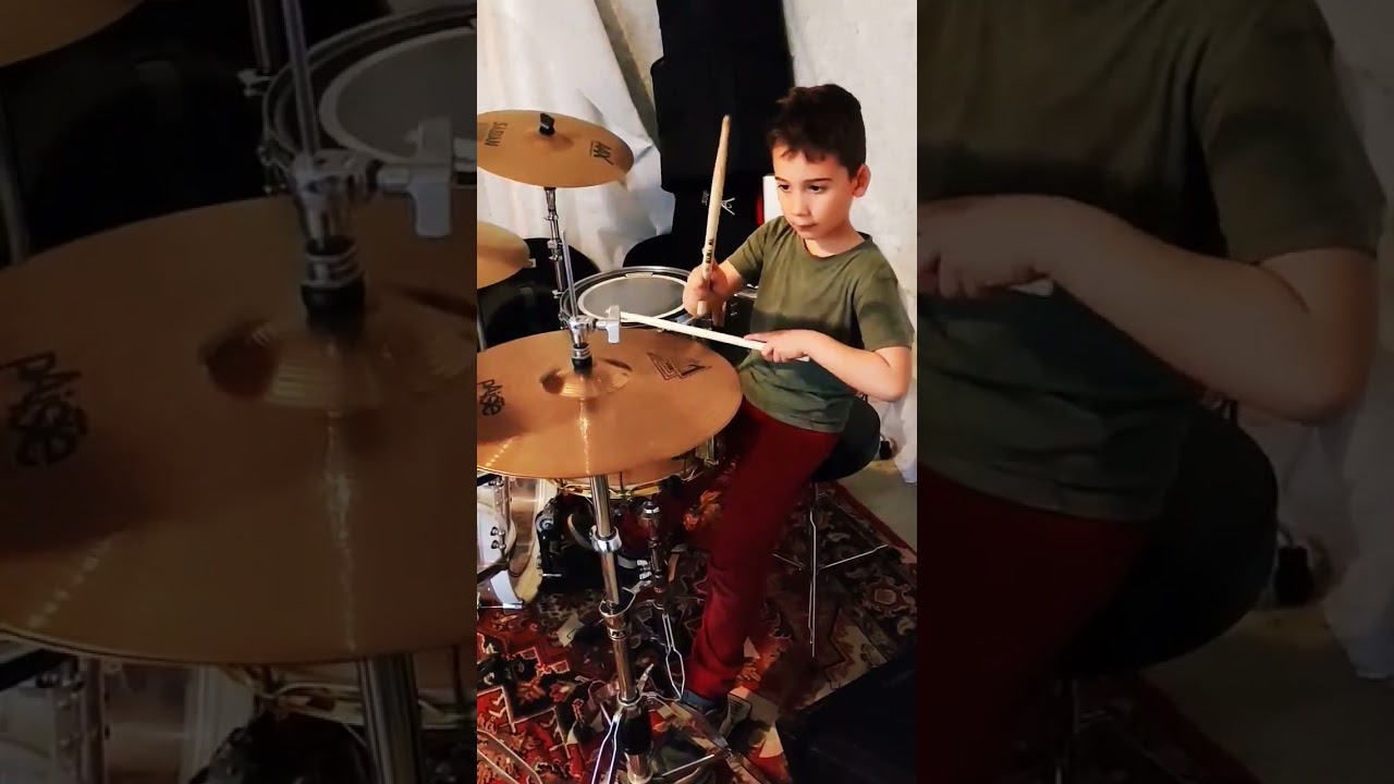 PRIMISSIME LEZIONI di BATTERIA per MATTIA! #figlio di #musicista #salaprove in #casa #batteria