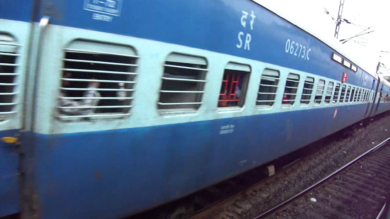 12621 Tamilnadu Express crossing 12622 Tamilnadu Express @Nagpur NGP