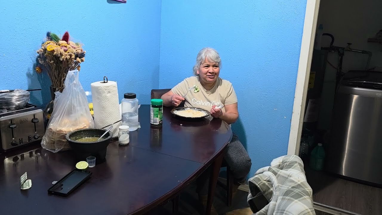 Platicando Sobre Algunos Comentarios Mientras Gozamos De Un Rica Pasta Alfredo