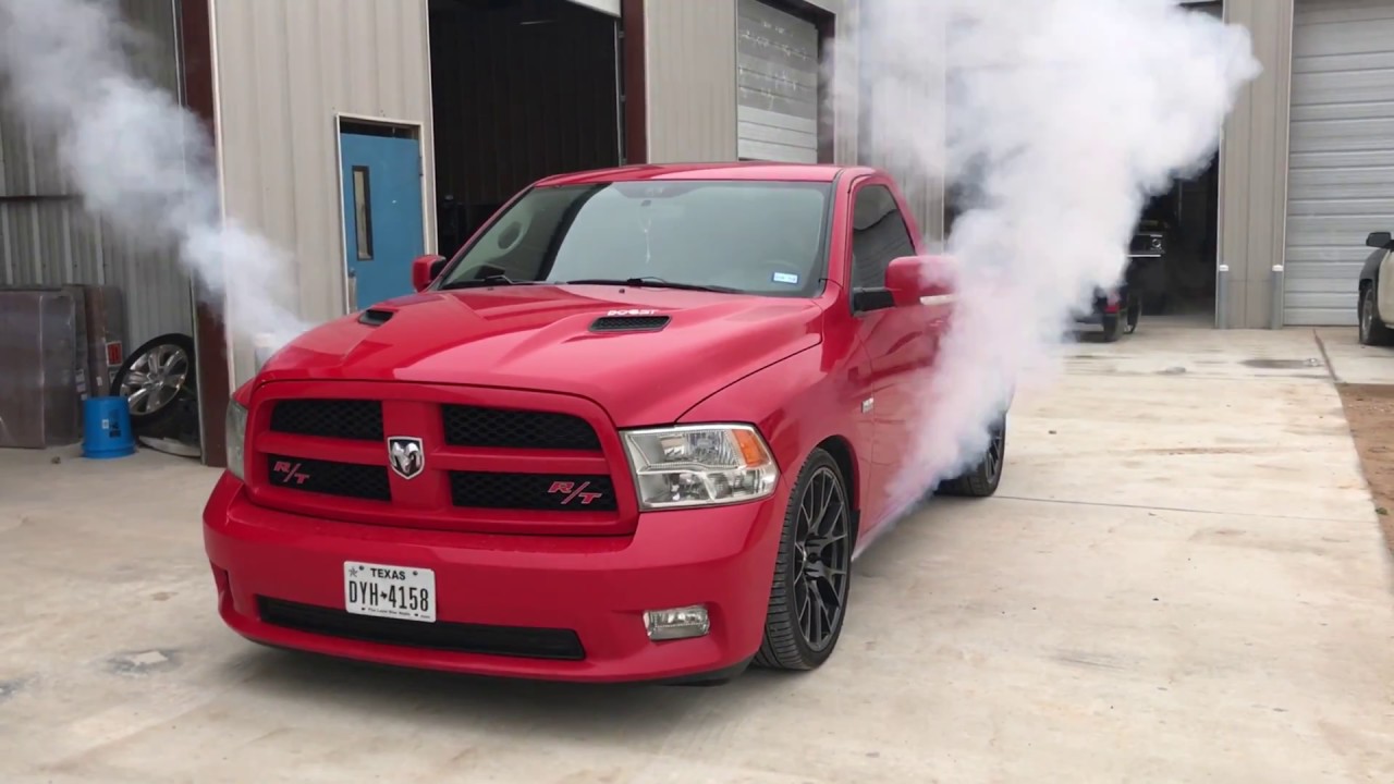 На Ram 2WD 2014 года выпуска сняли подвеску Belltech 2/4 и установили комплект занижения IHC 5/7.